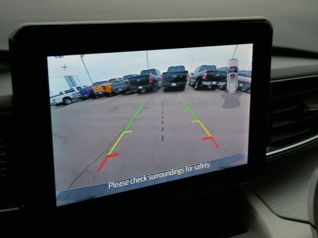 Thumbnail: 2022 Ford Explorer - 31