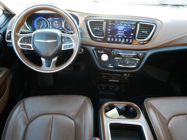 Thumbnail: 2017 Chrysler Pacifica - 10