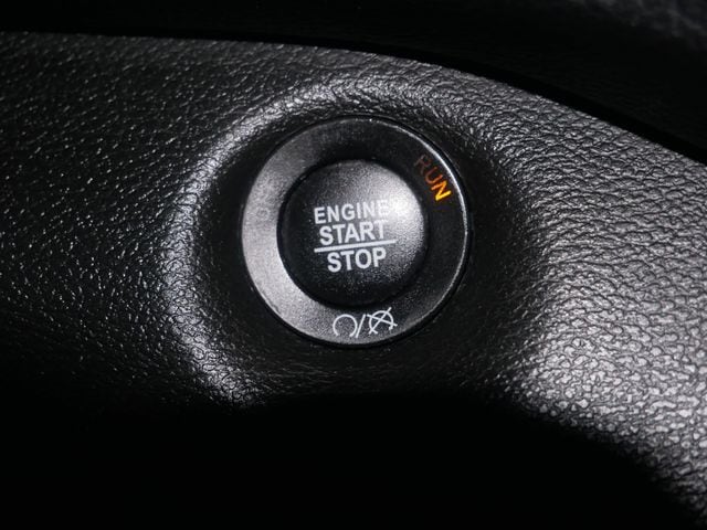 Thumbnail: 2017 Jeep Cherokee - 17