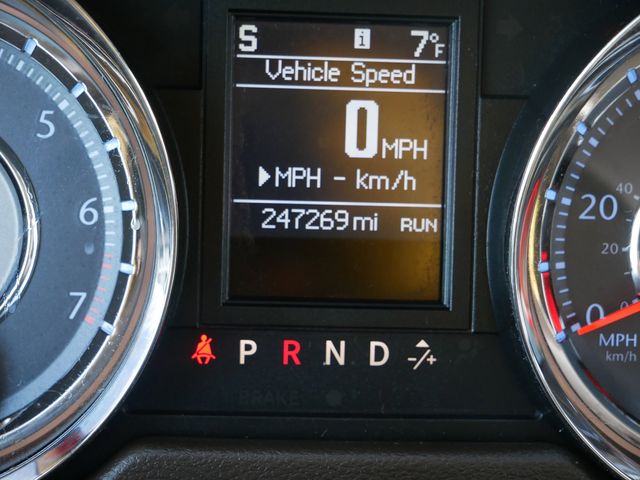 Thumbnail: 2014 Chrysler Town & Country - 29