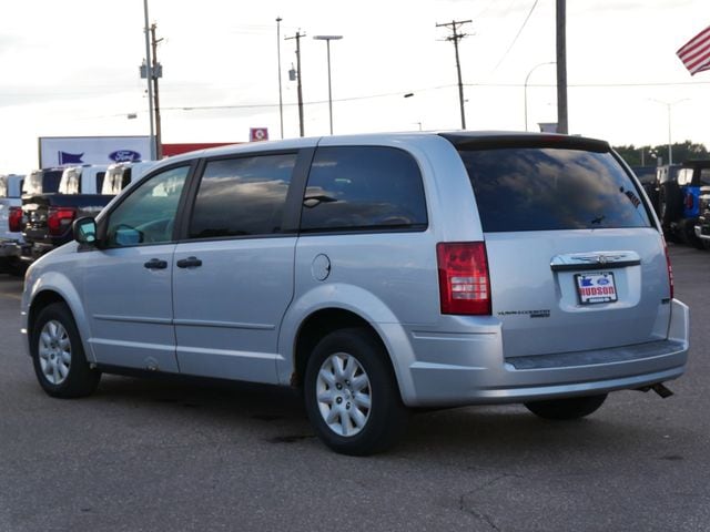 Thumbnail: 2008 Chrysler Town & Country - 3