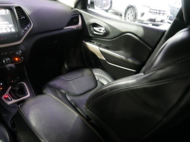 Thumbnail: 2017 Jeep Cherokee - 10