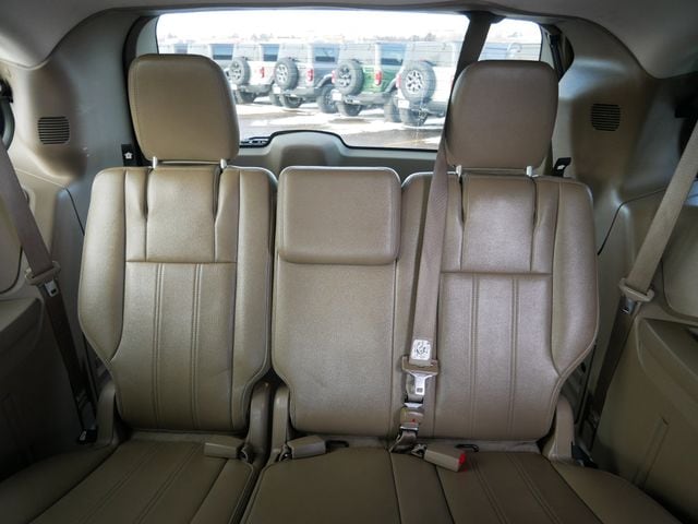 Thumbnail: 2014 Chrysler Town & Country - 5