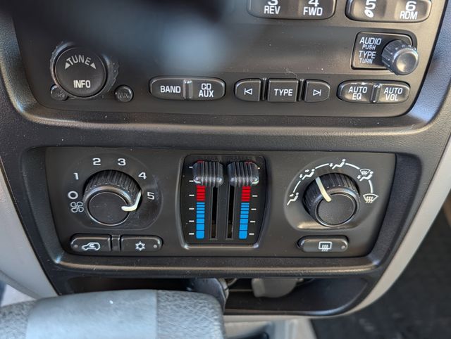 Thumbnail: 2008 Chevrolet TrailBlazer - 16