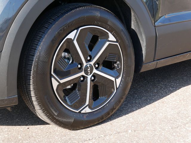 Thumbnail: 2024 Kia Niro - 21