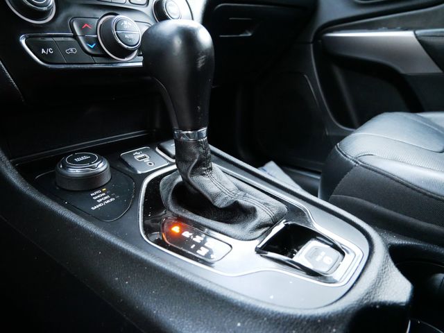 Thumbnail: 2019 Jeep Cherokee - 13