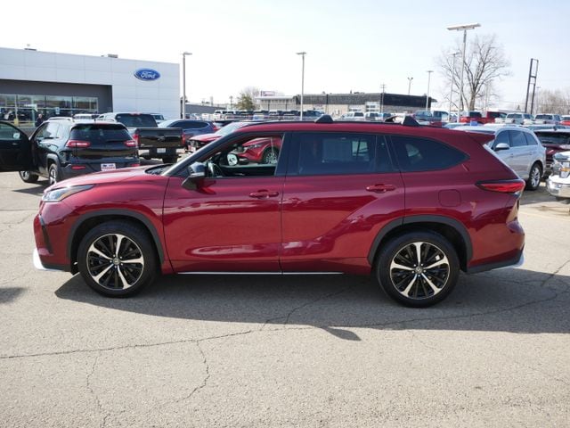 Thumbnail: 2022 Toyota Highlander - 2