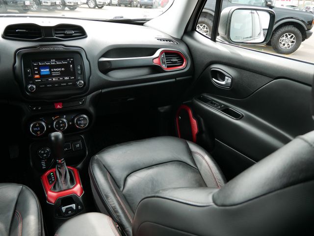 Thumbnail: 2016 Jeep Renegade - 9