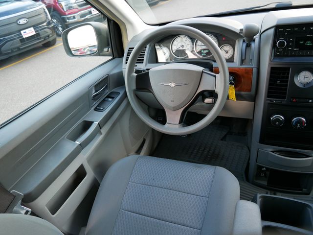 Thumbnail: 2008 Chrysler Town & Country - 6
