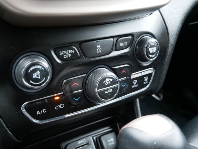 Thumbnail: 2017 Jeep Cherokee - 11