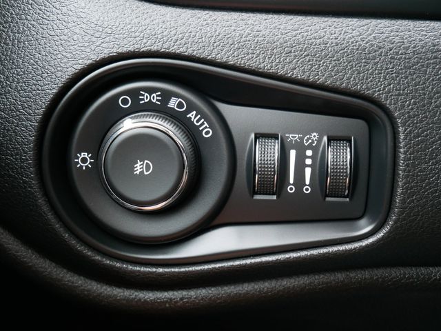 Thumbnail: 2016 Jeep Renegade - 14