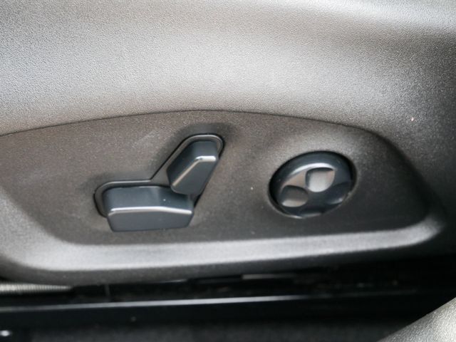 Thumbnail: 2016 Jeep Renegade - 23