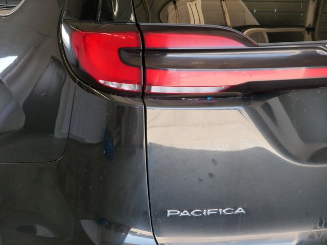 Thumbnail: 2023 Chrysler Pacifica - 6