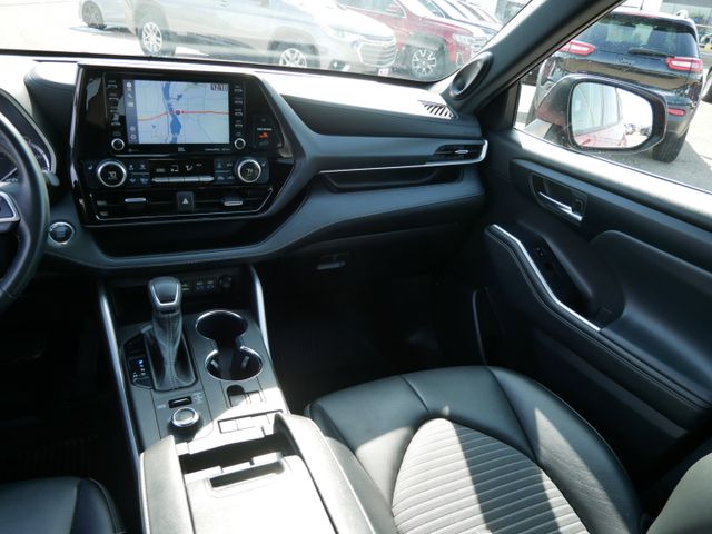 Thumbnail: 2022 Toyota Highlander - 8