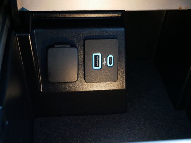 Thumbnail: 2022 Ford Explorer - 14