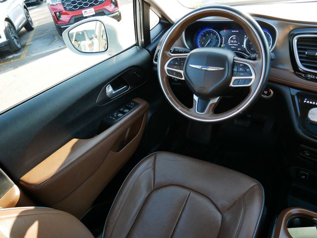 Thumbnail: 2017 Chrysler Pacifica - 8