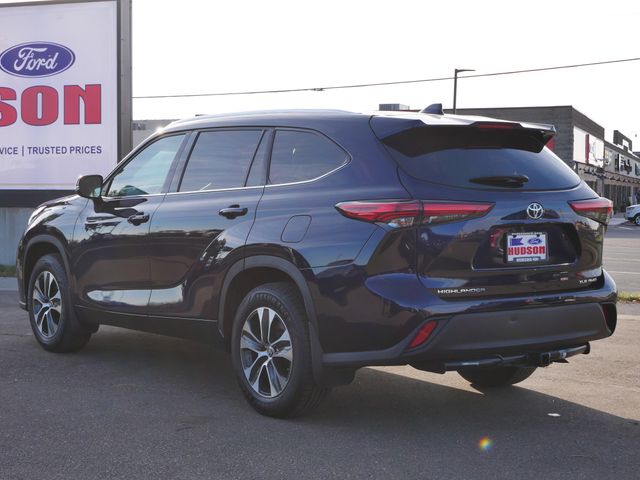 Thumbnail: 2021 Toyota Highlander - 3