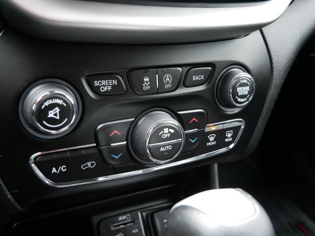 Thumbnail: 2017 Jeep Cherokee - 11