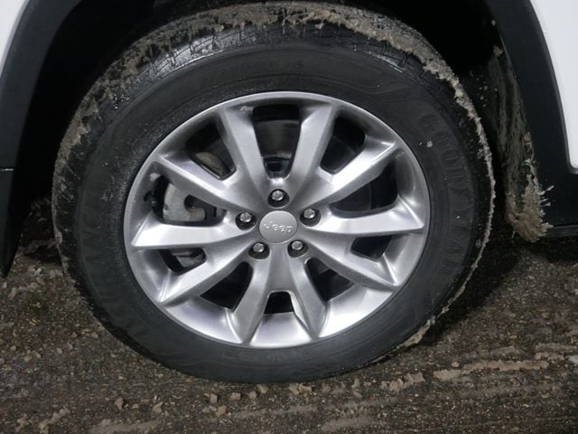 Thumbnail: 2017 Jeep Cherokee - 23