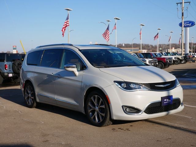 Thumbnail: 2017 Chrysler Pacifica - 22