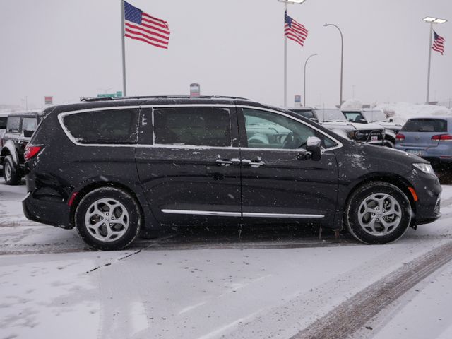 Thumbnail: 2023 Chrysler Pacifica - 18