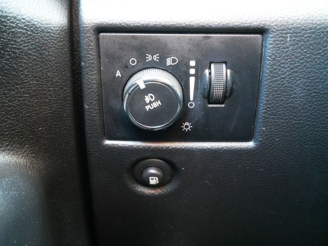 Thumbnail: 2011 Jeep Grand Cherokee - 14
