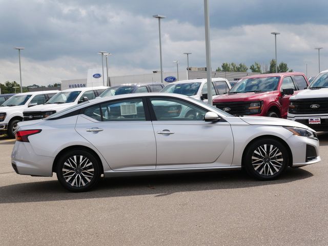 Thumbnail: 2023 Nissan Altima - 18