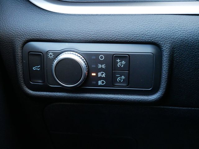 Thumbnail: 2022 Ford Explorer - 16