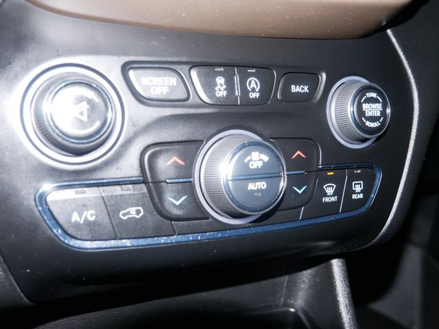 Thumbnail: 2017 Jeep Cherokee - 12