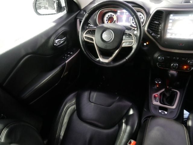 Thumbnail: 2017 Jeep Cherokee - 7