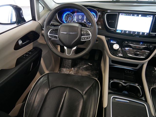 Thumbnail: 2023 Chrysler Pacifica - 12