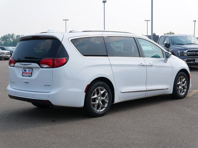 Thumbnail: 2018 Chrysler Pacifica - 17