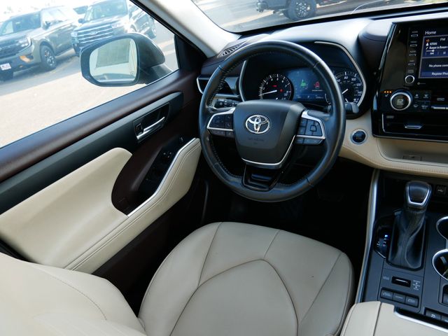 Thumbnail: 2021 Toyota Highlander - 7