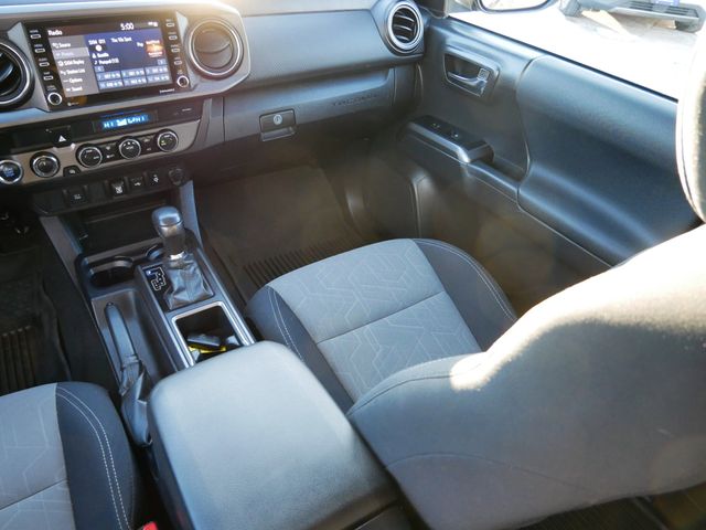 Thumbnail: 2022 Toyota Tacoma - 10