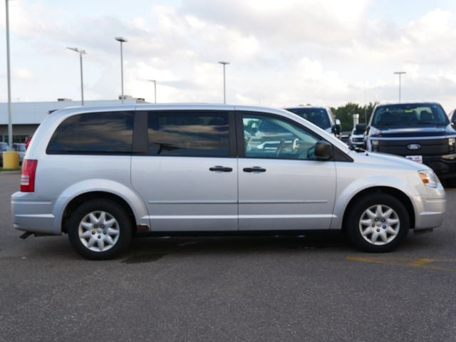 Thumbnail: 2008 Chrysler Town & Country - 18