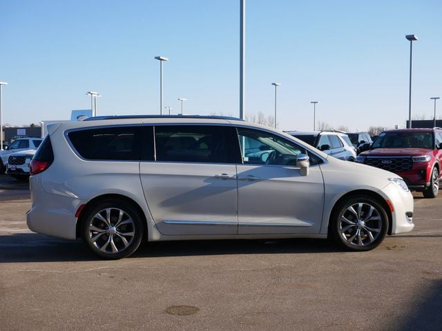 Thumbnail: 2017 Chrysler Pacifica - 21