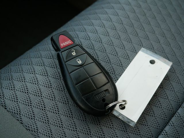 Thumbnail: 2008 Chrysler Town & Country - 27