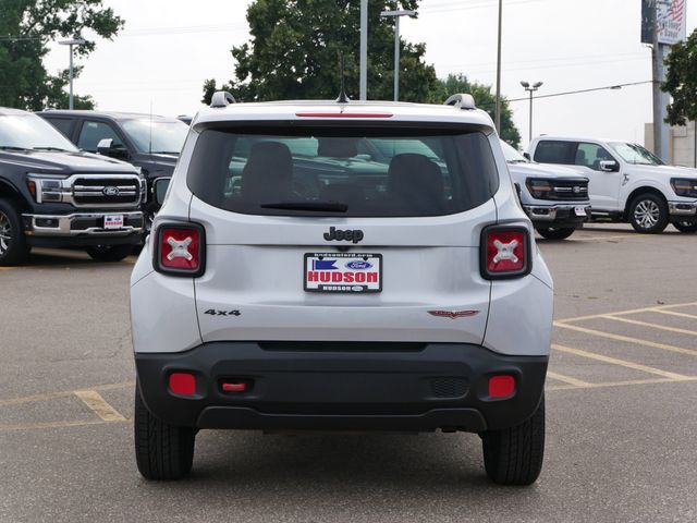 Thumbnail: 2016 Jeep Renegade - 16