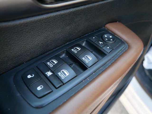 Thumbnail: 2017 Chrysler Pacifica - 25