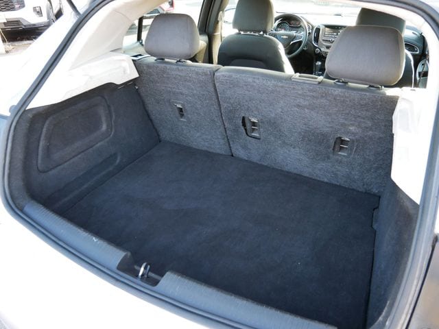 Thumbnail: 2018 Chevrolet Cruze - 4