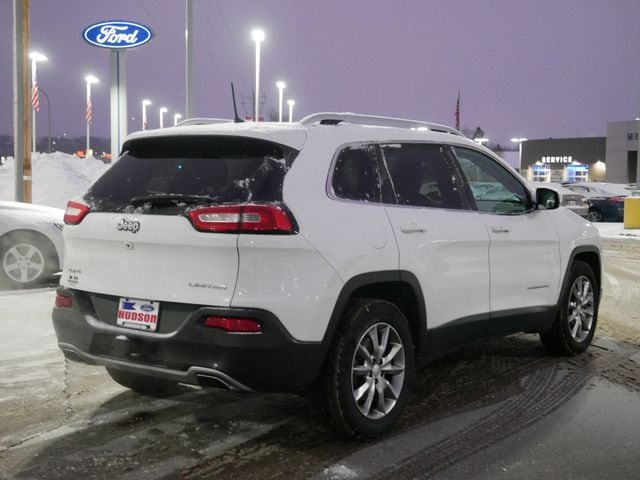 Thumbnail: 2017 Jeep Cherokee - 19