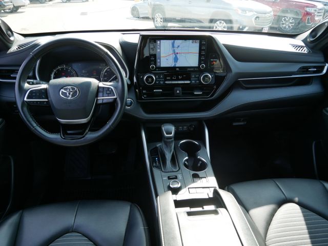 Thumbnail: 2022 Toyota Highlander - 7