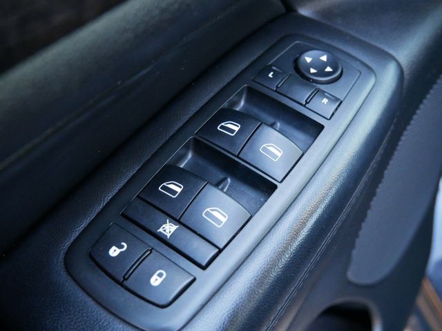 Thumbnail: 2011 Jeep Grand Cherokee - 22