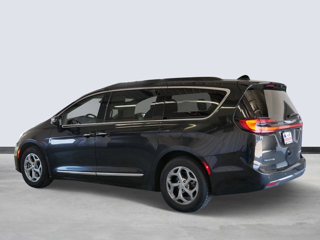 Thumbnail: 2023 Chrysler Pacifica - 3