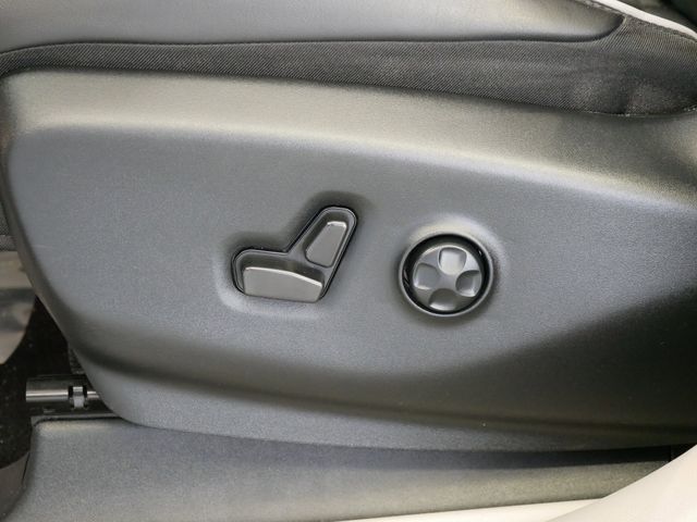 Thumbnail: 2023 Chrysler Pacifica - 17