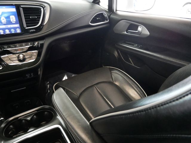 Thumbnail: 2019 Chrysler Pacifica - 16