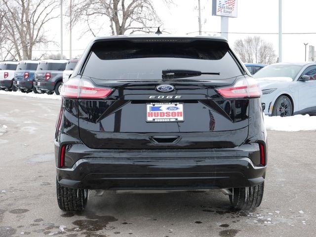 Thumbnail: 2023 Ford Edge - 17