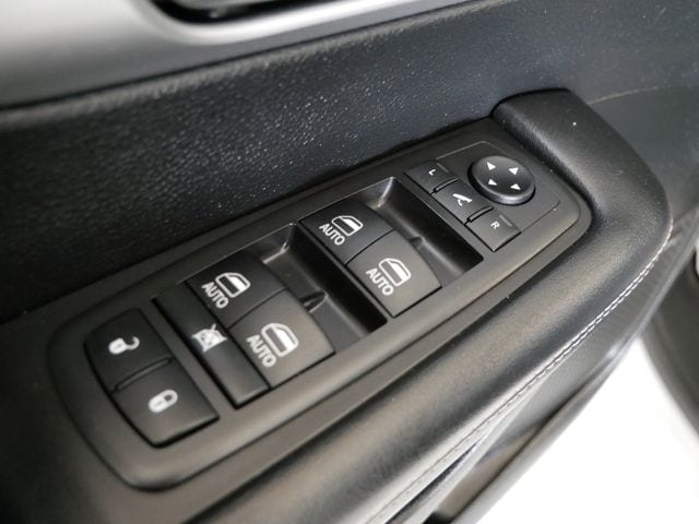 Thumbnail: 2019 Chrysler Pacifica - 17