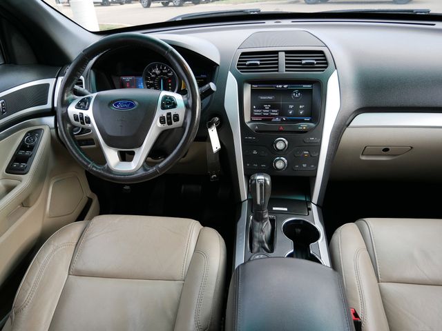 Thumbnail: 2015 Ford Explorer - 7