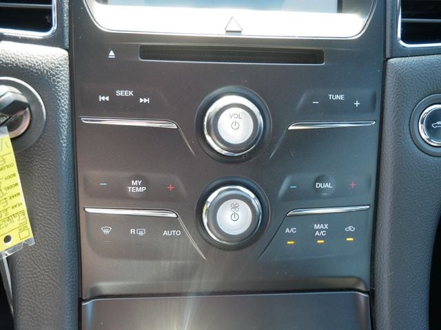 Thumbnail: 2014 Ford Taurus - 11